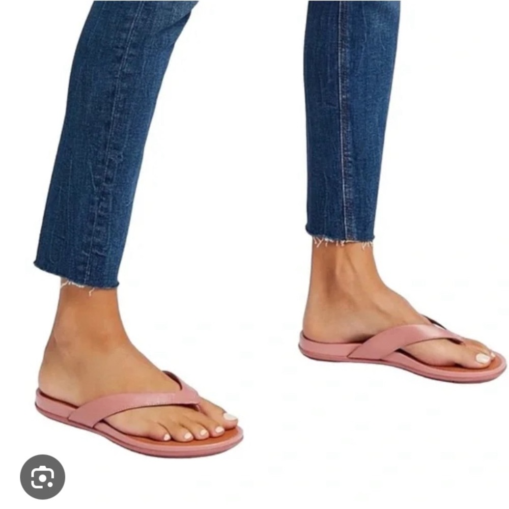 Fitflop Gracie Leather flip flop sandals Pink